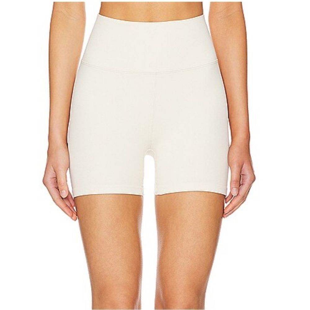 WellBeing + BeingWell StretchWell Valle 4 Inch Bike Short Birch cream Revolve S